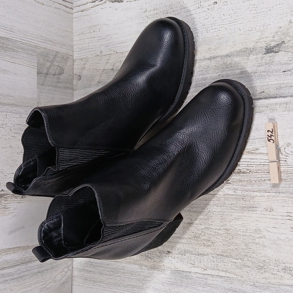 NEW MIA Jody Ribbed Round Toe Block Heel Chelsea Ankle Boots #542 - Picture 11 of 11